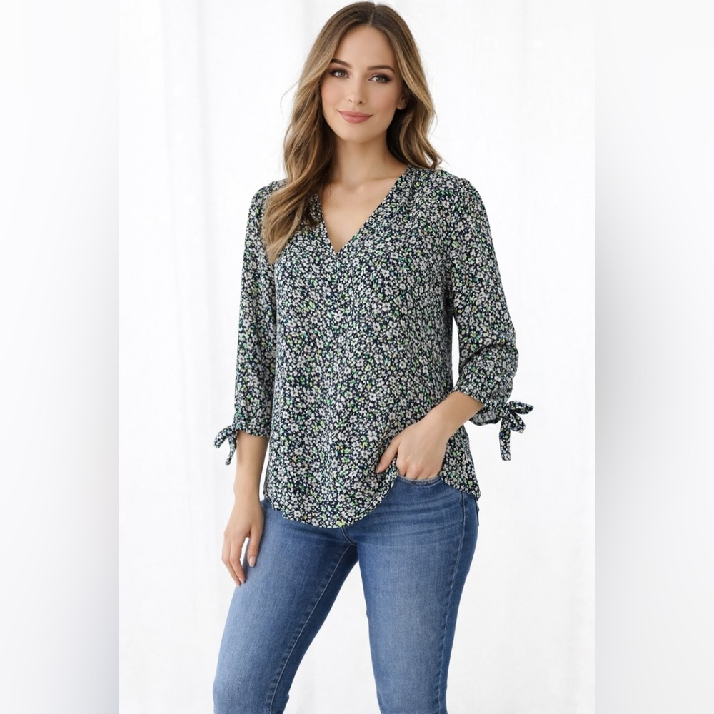 Cynthia Rowley Green Floral V-Neck Blouse - Picture 2 of 13